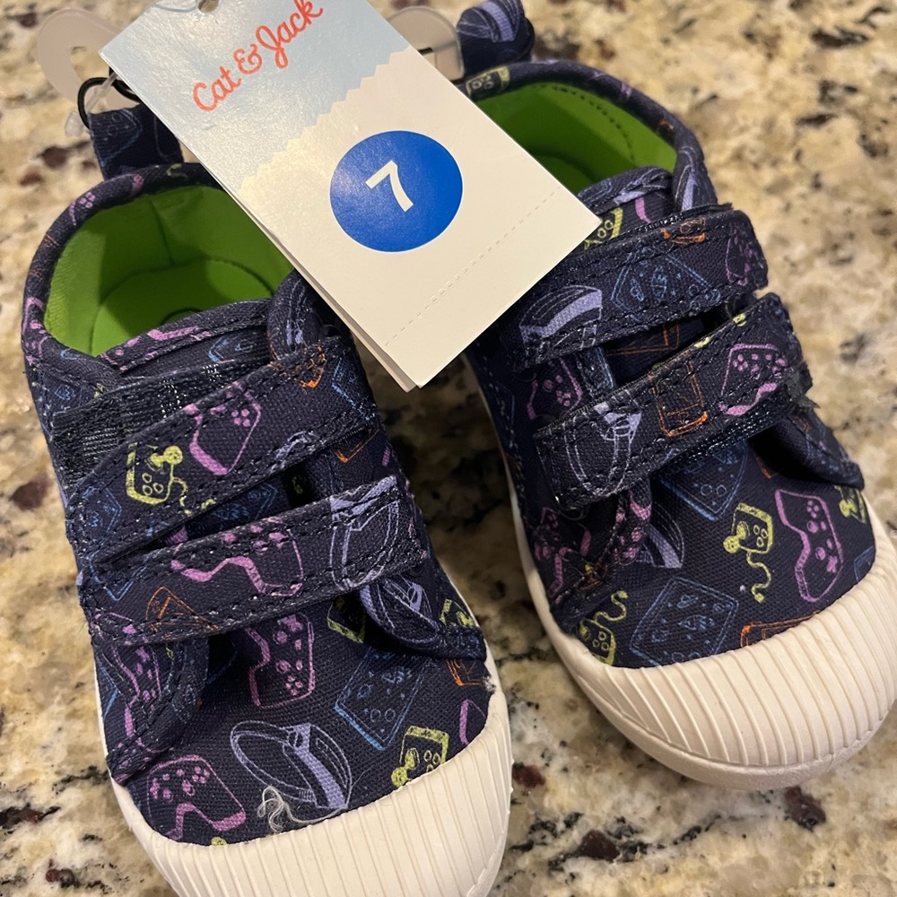 Cat & Jack kid shoes size 7! Brand new!